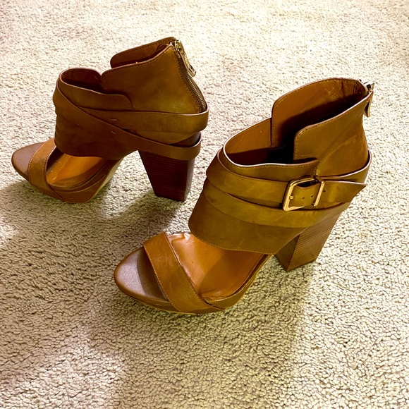 BCBGeneration Size 9 Brown Heels - Picture 1 of 6